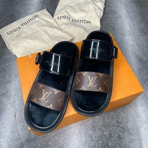 Louis Vuitton Bom Dia Sandal in black size 39